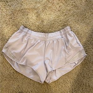 Lululemon hotty hot 2.5” size 12. Color Lilac. EUC.
